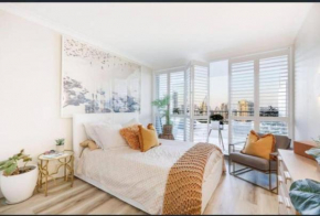 Elegant Oceanview Stay, Surfers Paradise